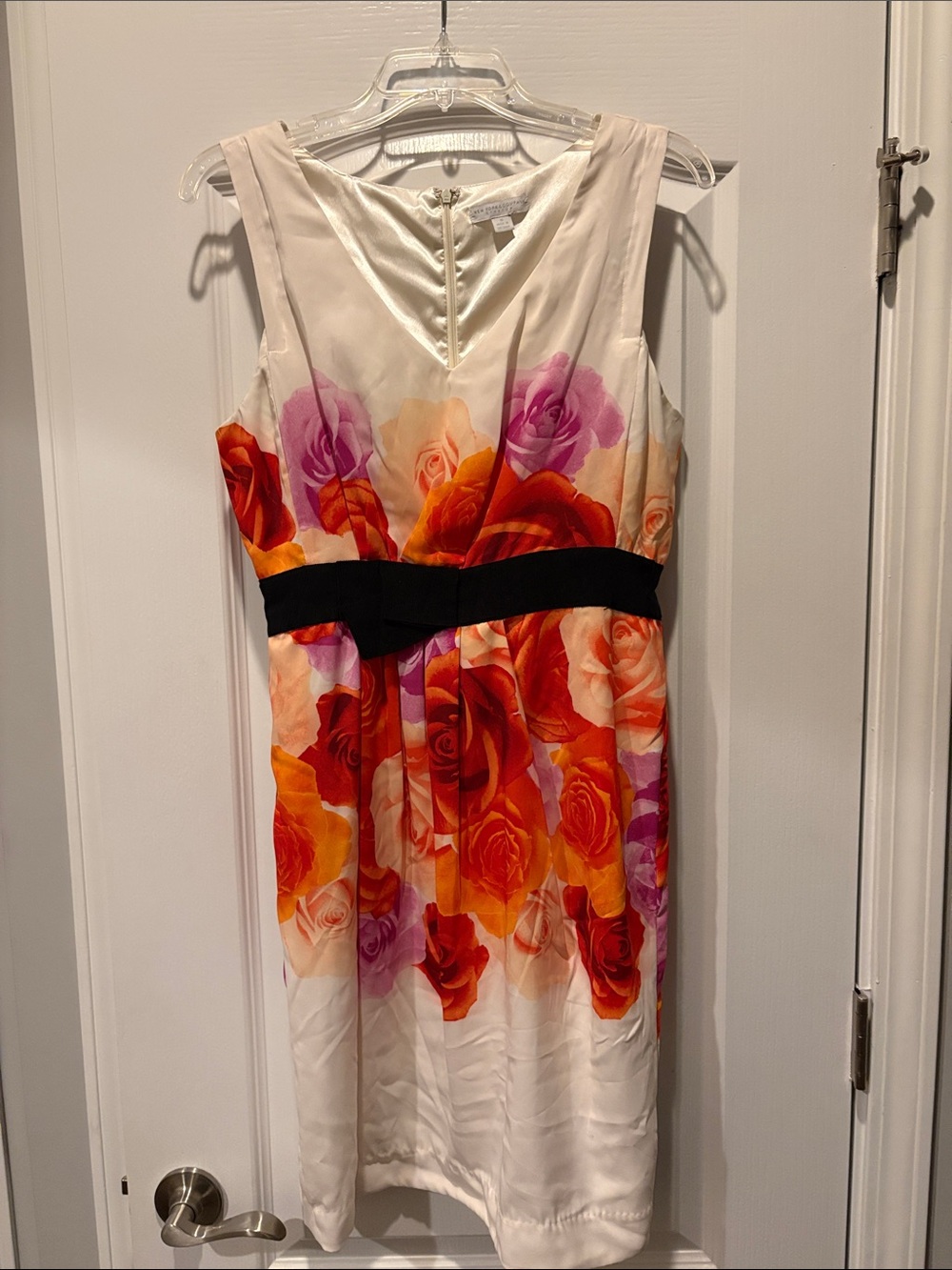 Floral Satin V-Neck Sheath Dress - White with Red & Pink Roses